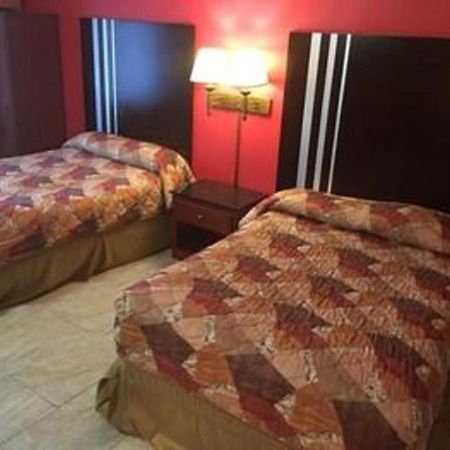 Travelodge By Wyndham Bay Shore Long Island Bagian luar foto