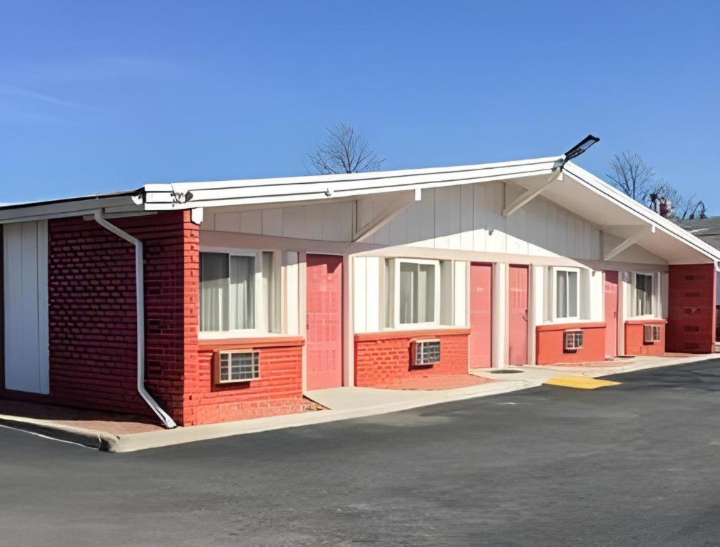 Travelodge By Wyndham Bay Shore Long Island Bagian luar foto