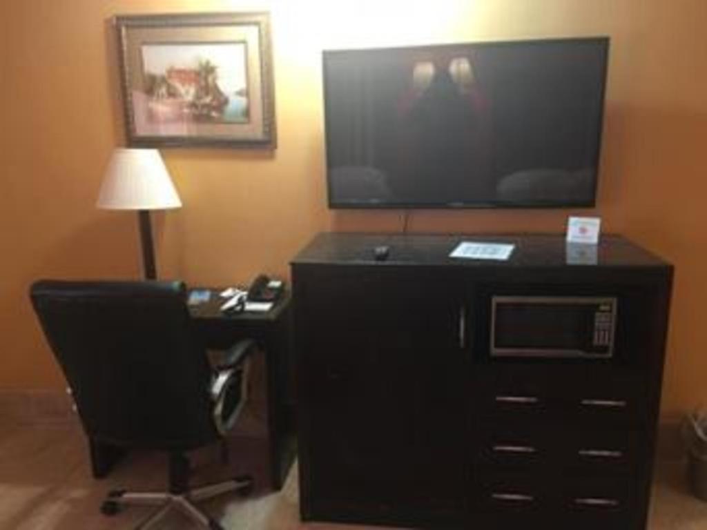 Travelodge By Wyndham Bay Shore Long Island Bagian luar foto