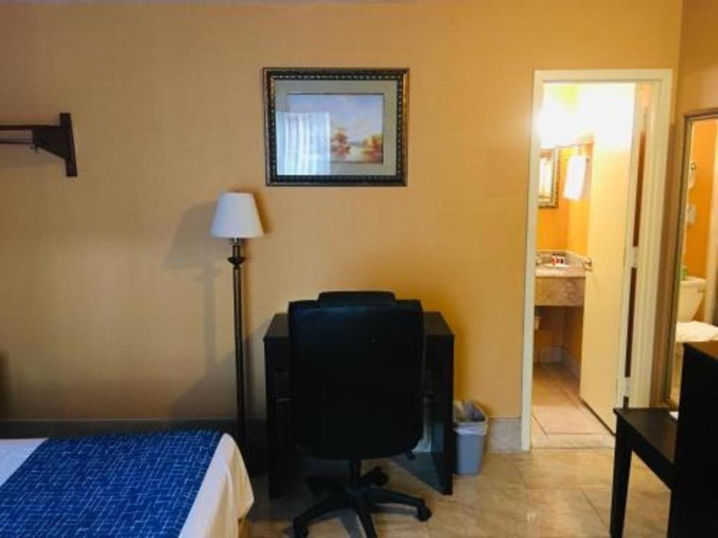 Travelodge By Wyndham Bay Shore Long Island Bagian luar foto