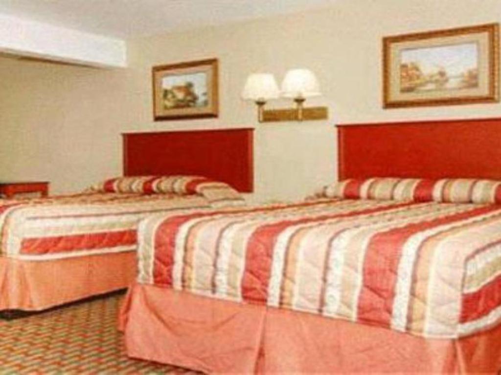 Travelodge By Wyndham Bay Shore Long Island Bagian luar foto
