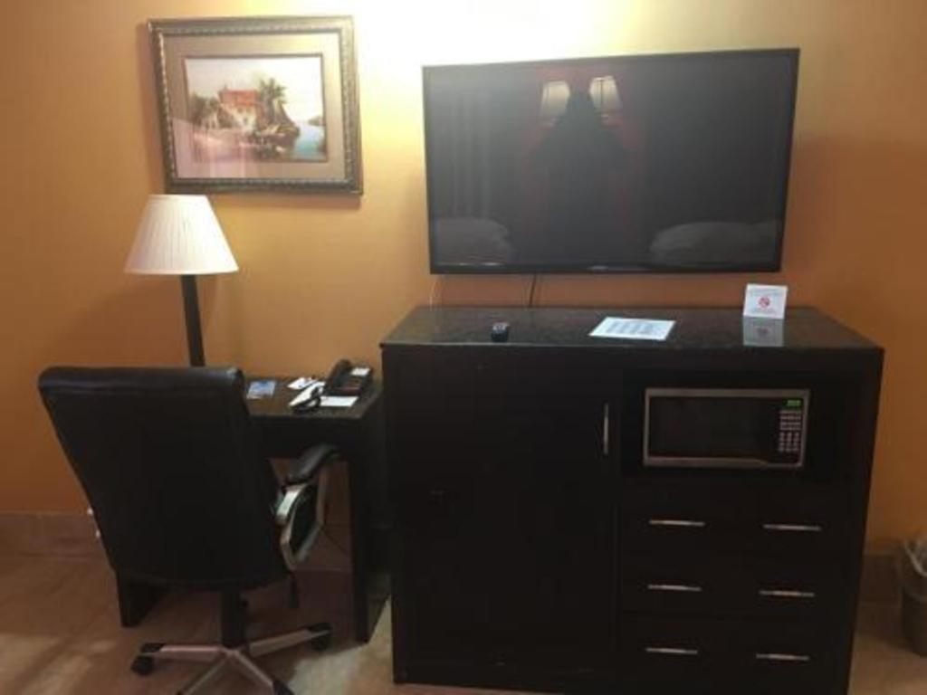 Travelodge By Wyndham Bay Shore Long Island Bagian luar foto