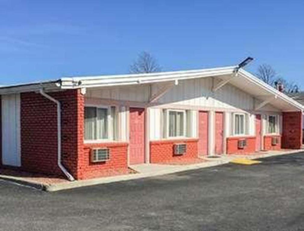 Travelodge By Wyndham Bay Shore Long Island Bagian luar foto