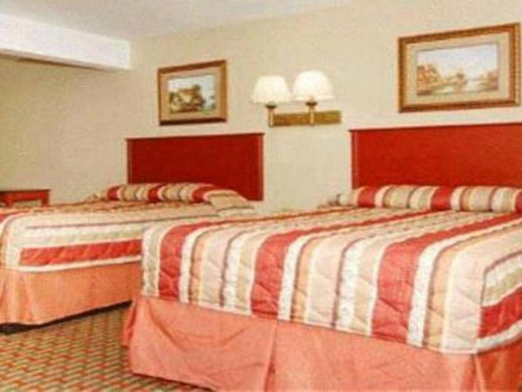 Travelodge By Wyndham Bay Shore Long Island Bagian luar foto