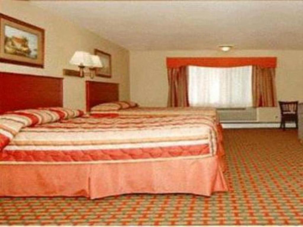 Travelodge By Wyndham Bay Shore Long Island Bagian luar foto
