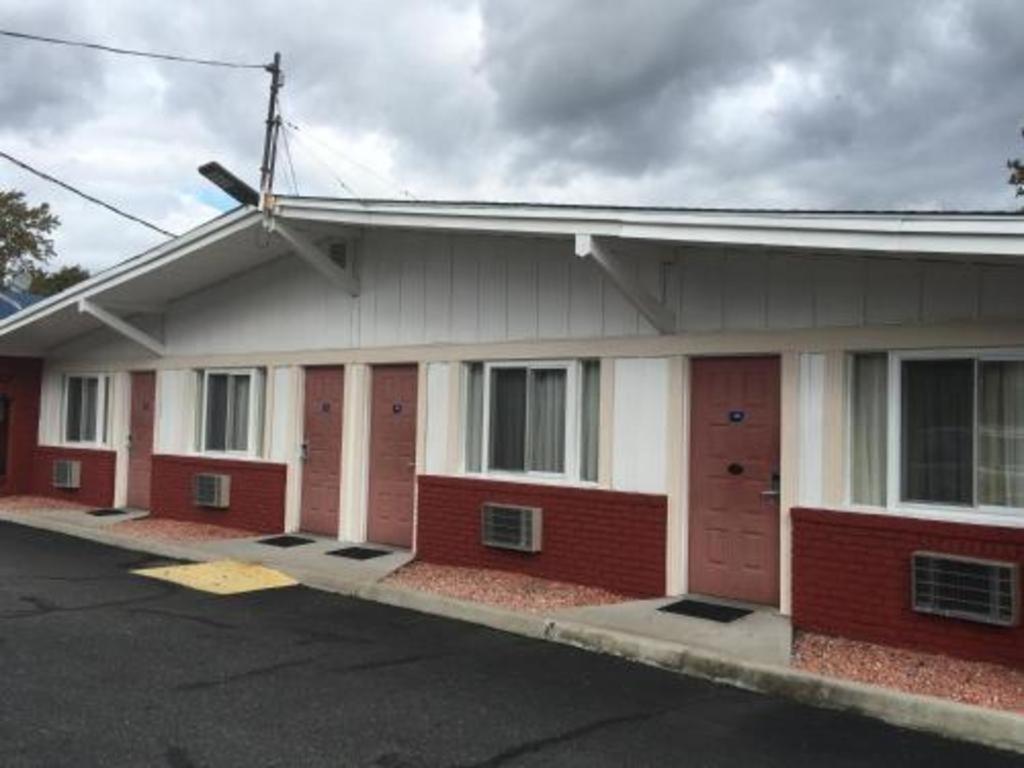 Travelodge By Wyndham Bay Shore Long Island Bagian luar foto