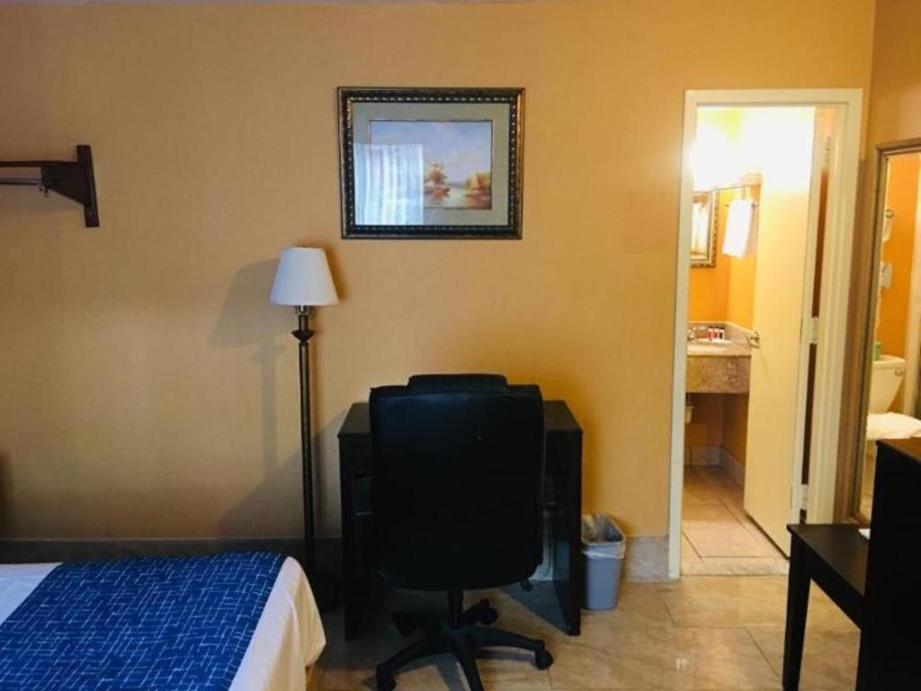 Travelodge By Wyndham Bay Shore Long Island Bagian luar foto