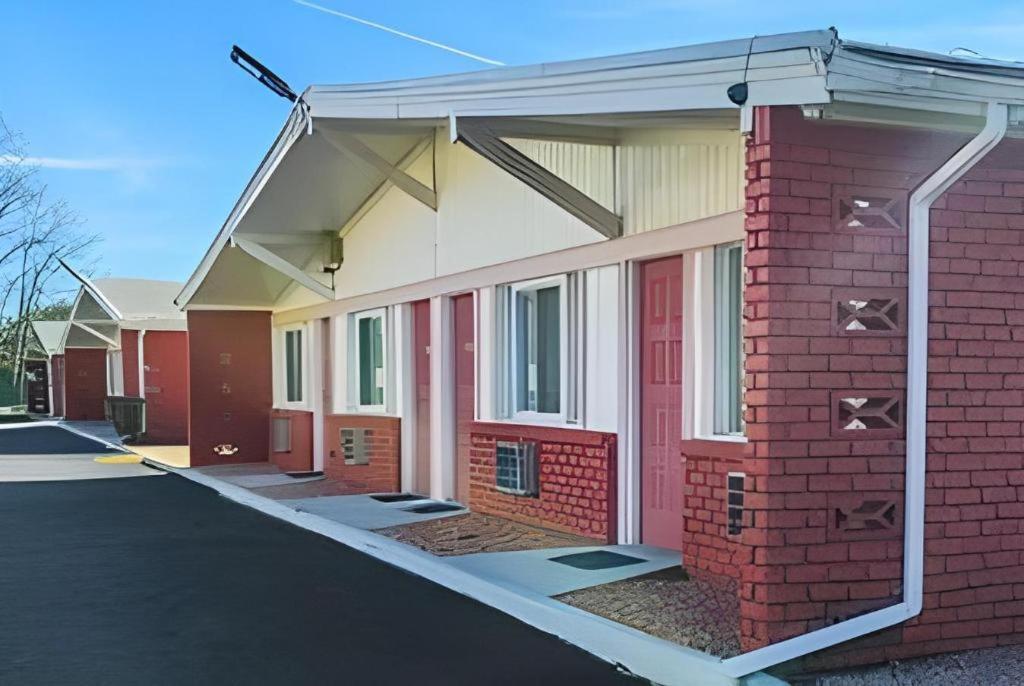 Travelodge By Wyndham Bay Shore Long Island Bagian luar foto
