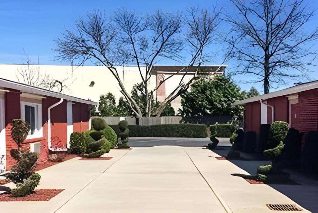 Travelodge By Wyndham Bay Shore Long Island Bagian luar foto